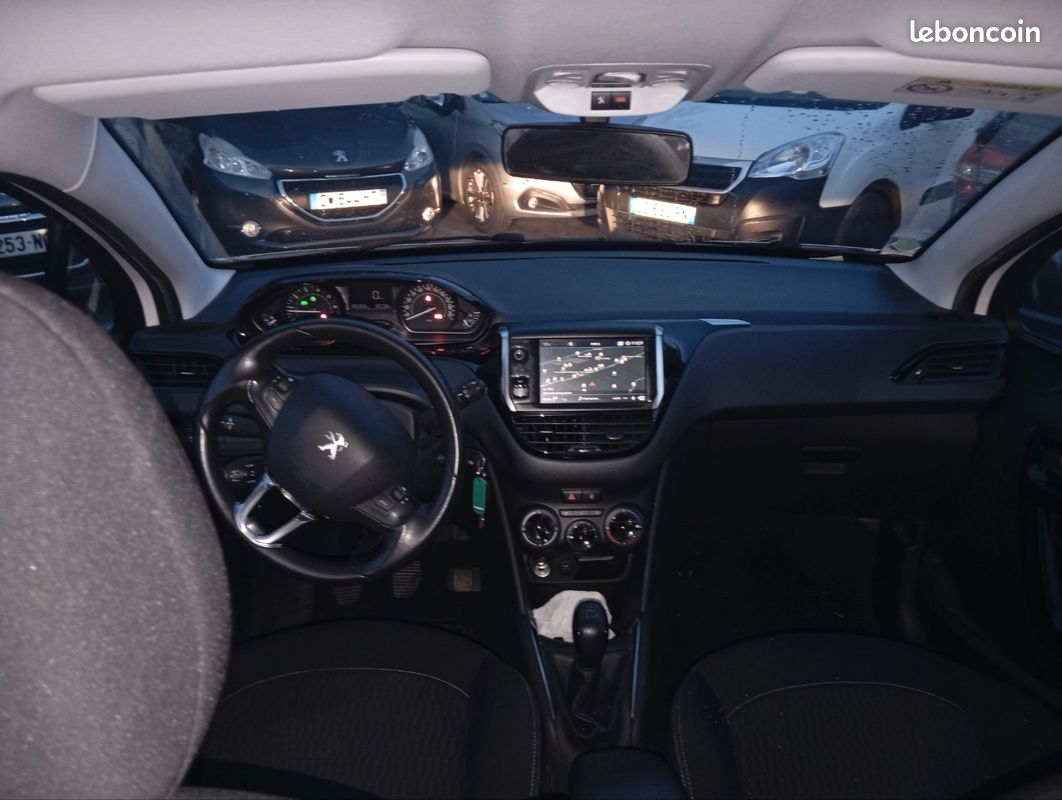 Peugeot 208 1.2 82 CV (image 3)