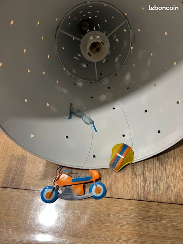 Lustre suspension du créateur L'oiseau bateau - L'enfant et la moto (image 3)