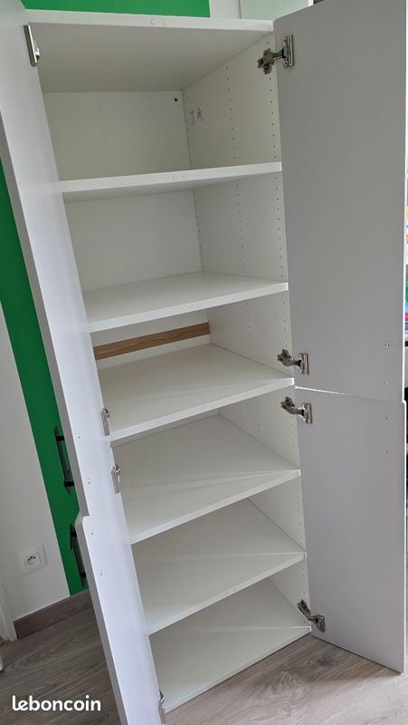 Armoire blanche en bois IKEA PLATSA 60*55*180cm + portes grises SMÅSTAD + tablettes HJÄLPA + poignées JÄRNSPARV noires métal flèches 🖤 (image 4)