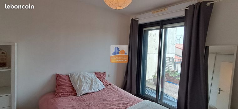 https://img.leboncoin.fr/api/v1/lbcpb1/images/d3/22/11/d322118722cc623d1f2b4f987a95660094ea74f6.jpg?rule=ad-image