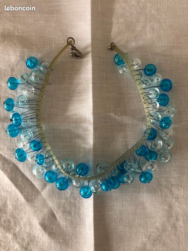 Collier en verre (image 1)
