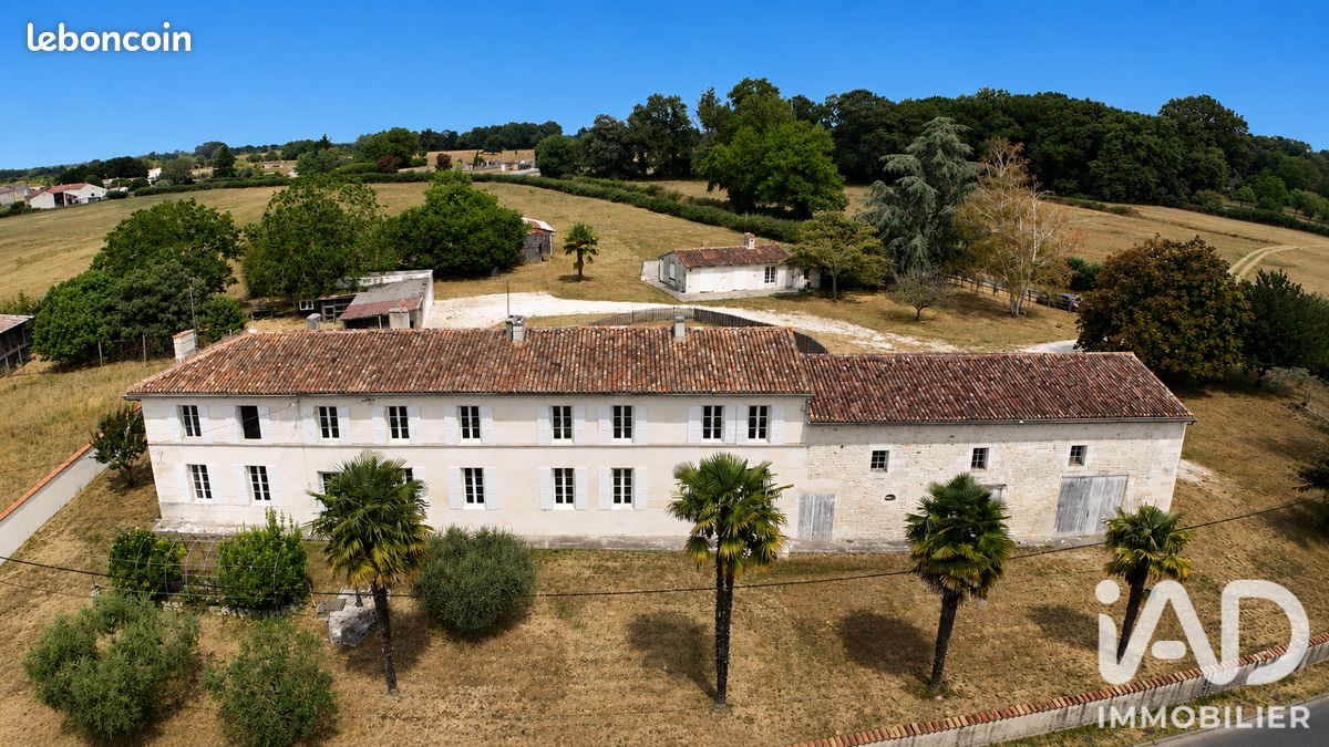 Maison 9 pièces 333 m² · à La Clisse · 333 m² · 450 000 €
