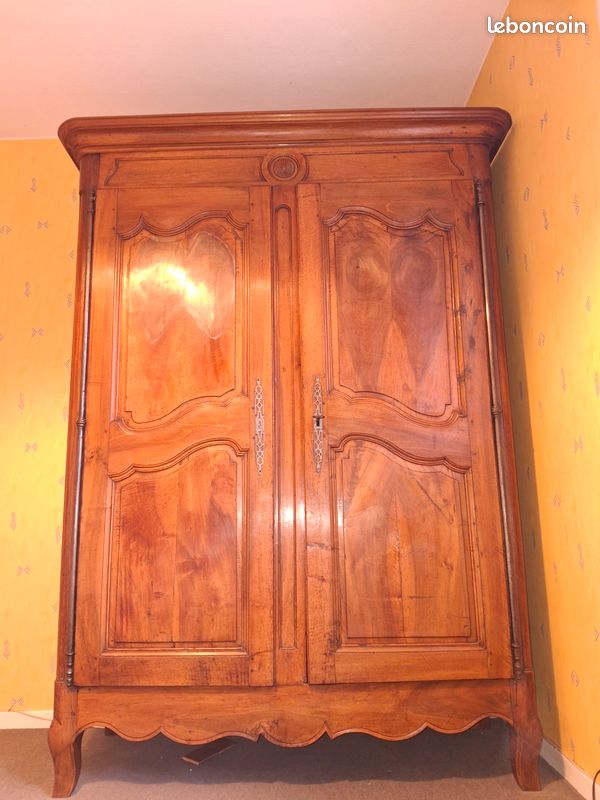 Armoire bois massif (image 1)