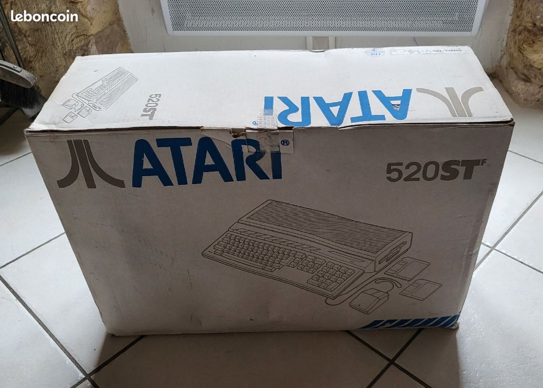 Atari 520STF en boîte d'origine (image 2)