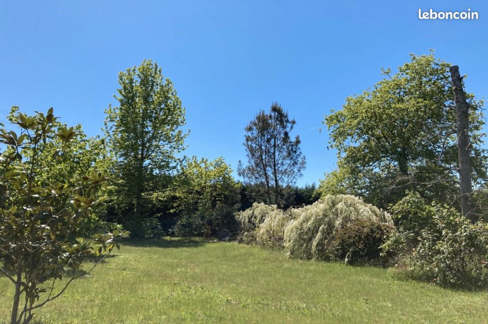 Terrain 831 m² Landiras · 110 000 €