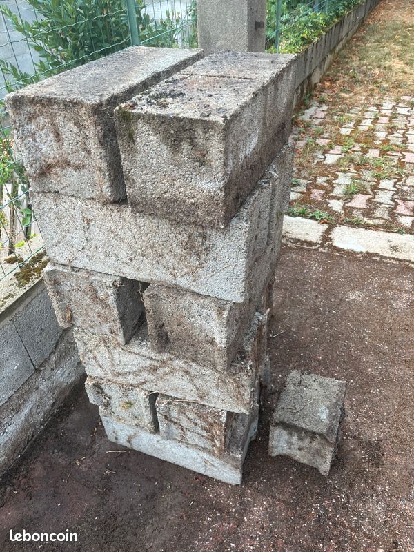Vends des moellons et bordures ciments (image 2)