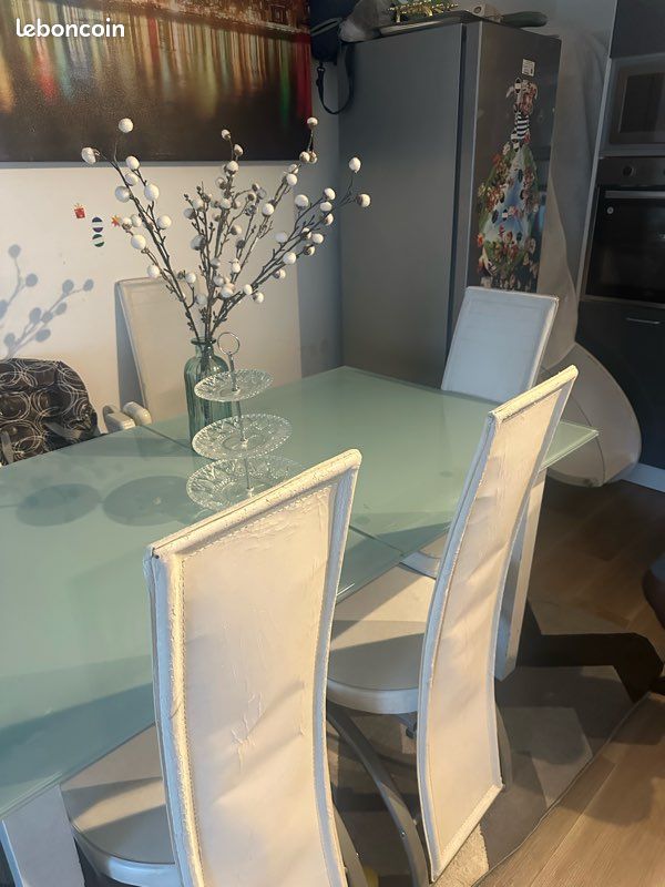 Table moderne et 4 chaise (image 6)