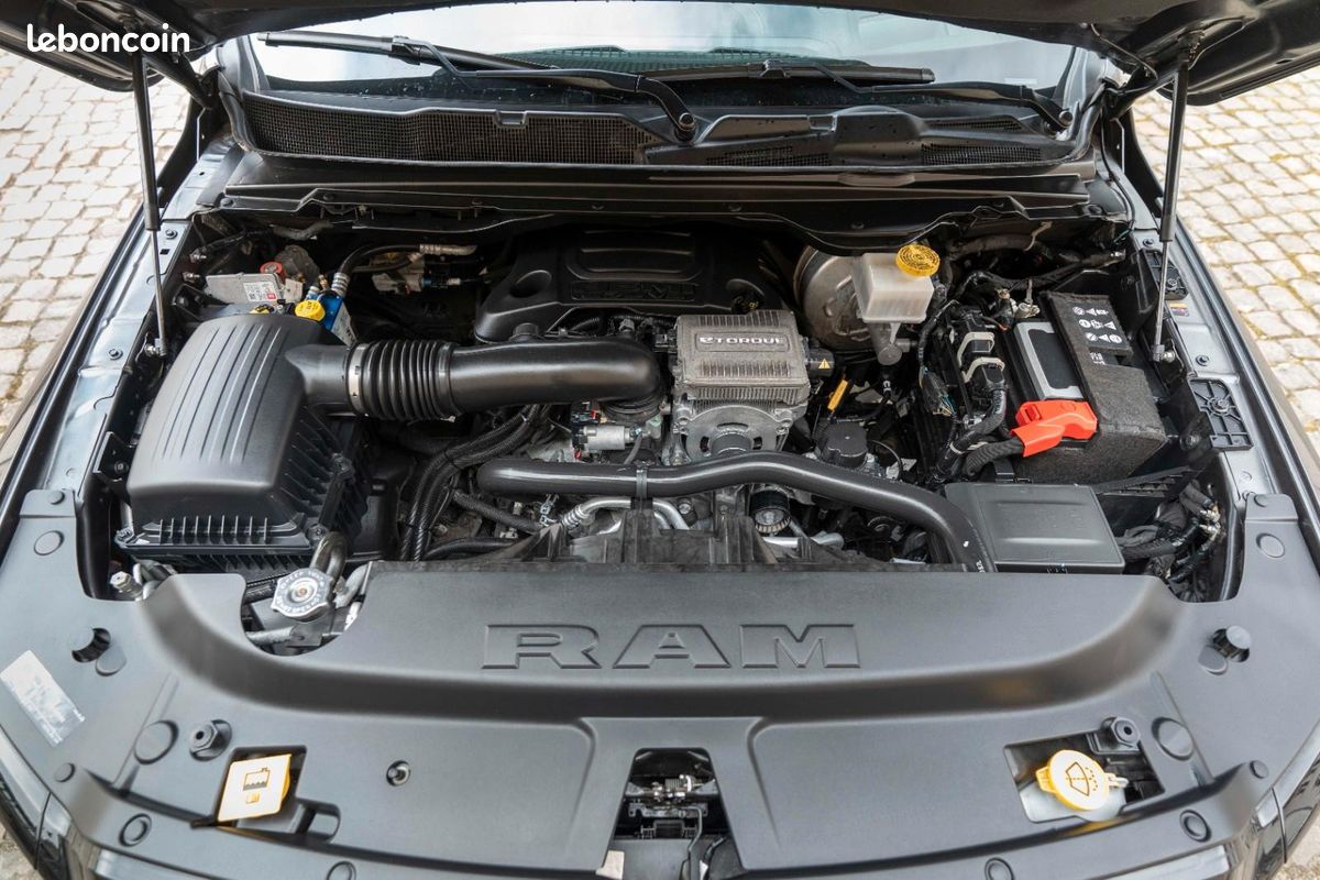 Dodge RAM 1500 Laramie 5.7 V8 HEMI eTorque 401 ch 4x4 – Toit pano – 360° – GPL (image 30)