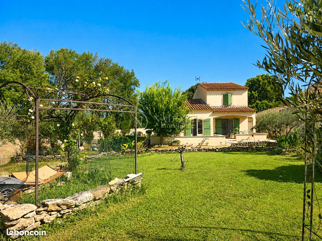Maison 4 pièces 153 m² · à Robion · 153 m² · 598 000 €