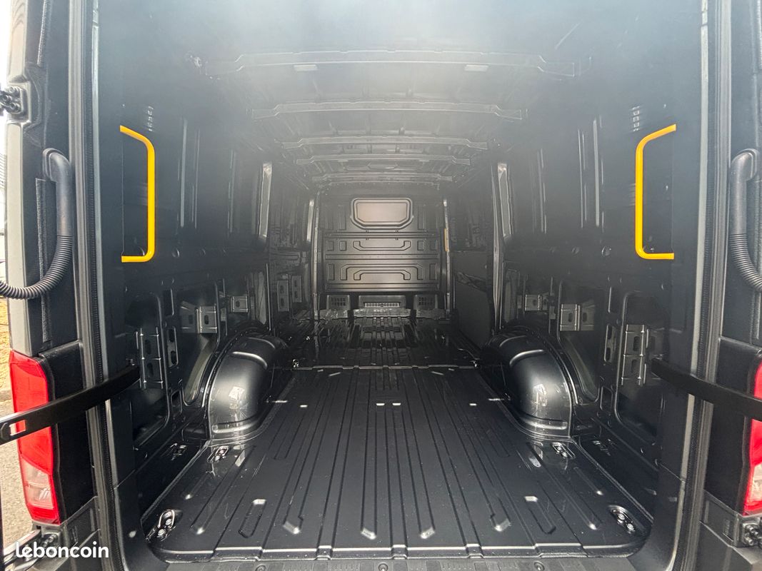 42 900 HT - Volkswagen CRAFTER Fg 2.0 TDI 177ch L3H2 BVA8 Business (image 6)