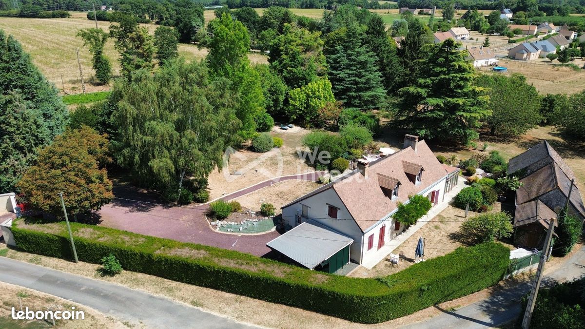 Maison 9 pièces 240 m² · à Saint-Mars-d'Outillé · 240 m² · 369 000 €