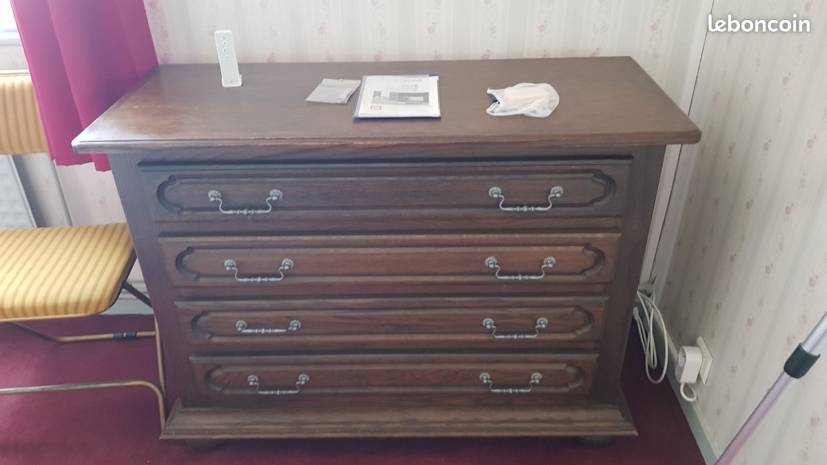 Commode en bois (image 1)