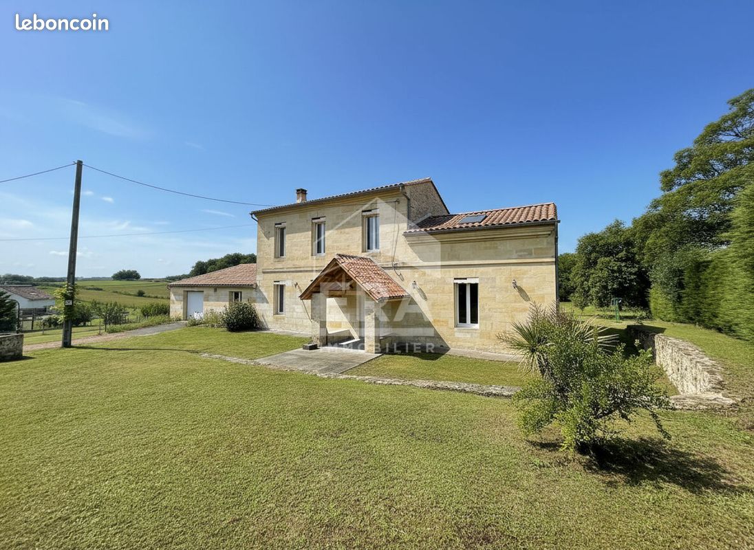 Maison 5 pièces 157 m² · à Villefranche-de-Lonchat · 157 m² · 250 000 €