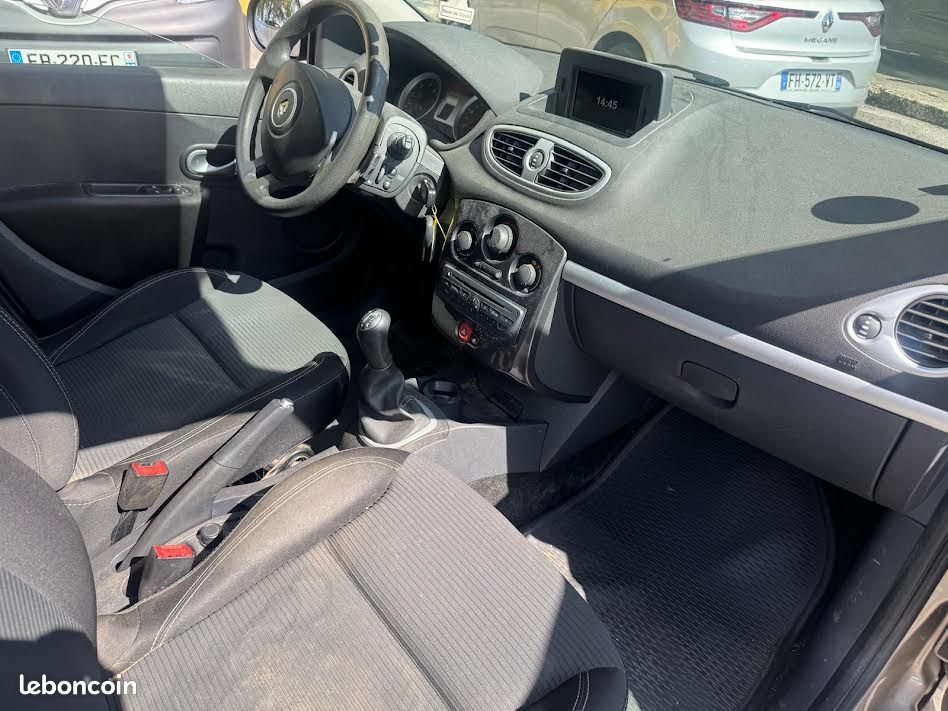 Renault clio 1.5 dci 75ch tomtom live eco2 (image 5)