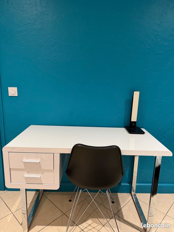 Bureau design blanc (image 1)