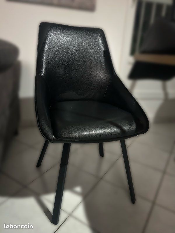 Chaise en similicuir (image 1)