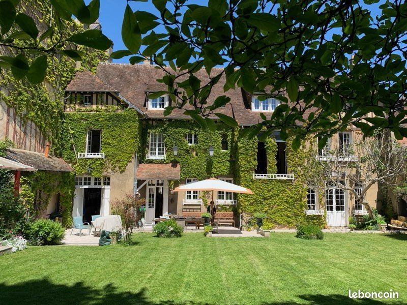 Maison 13 pièces 325 m² · à L'Aigle · 325 m² · 590 000 €
