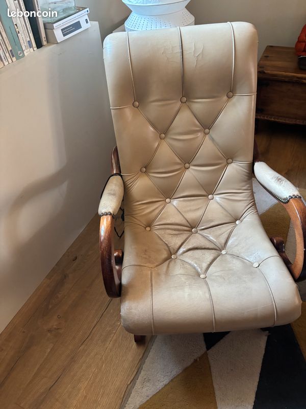 2 Fauteuils + 1 pouf - Style anglais - à restaurer (image 1)