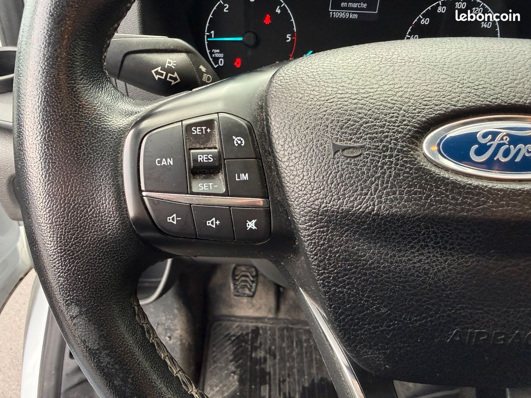 Ford transit custom fourgon 270 2.0 tdci 130 l1h1 limited / carplay / camera de recul / attelage (image 27)