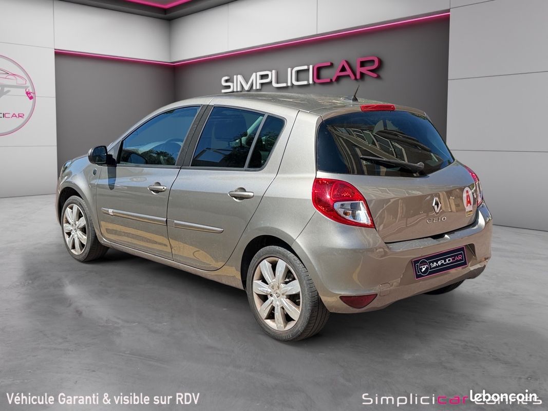 RENAULT CLIO III INITIALE 1.6 16V BA 110Ch Garantie 12 mois (image 3)