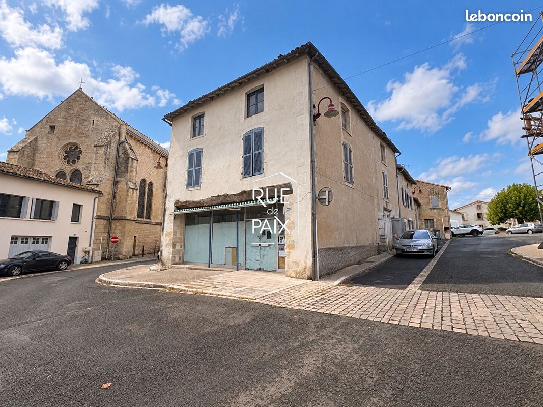 Immeuble 5 pièces 240 m² · à Pamproux · 240 m² · 55 400 €