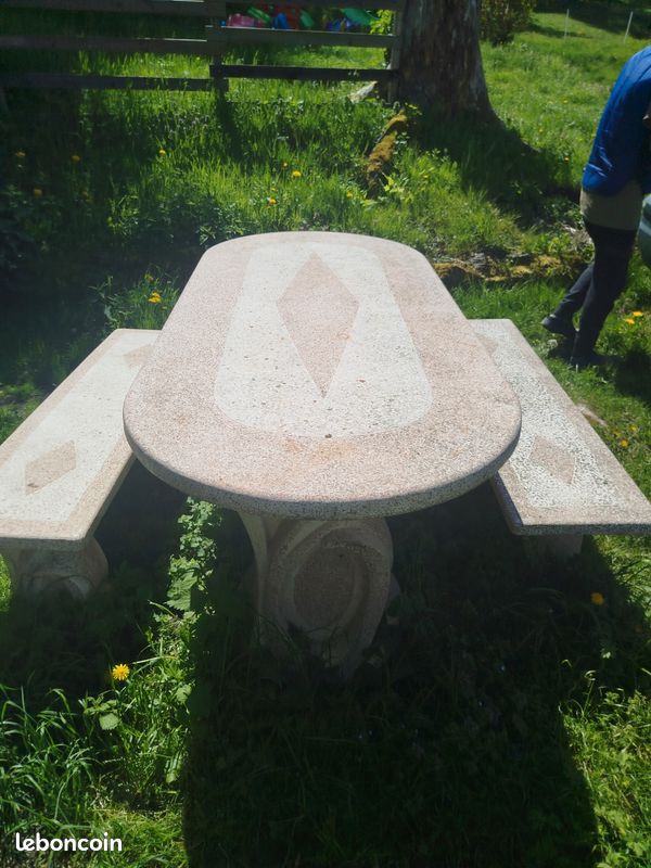 Vends table en pierre (image 1)