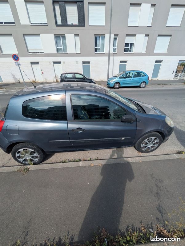 Voiture clio (image 1)
