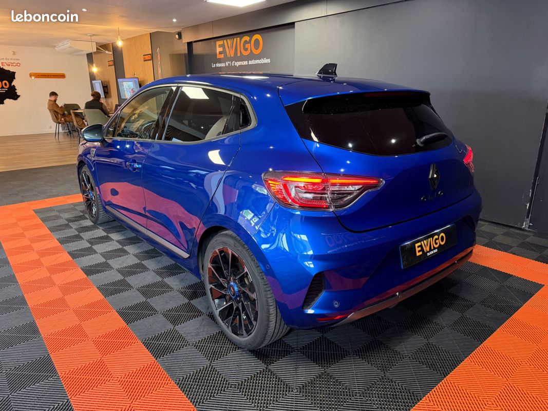 RENAULT CLIO 1.6 E-TECH 145 FULL-HYBRID ESPRIT ALPINE BVA + BOSE + CAMÉRa 360° (image 8)