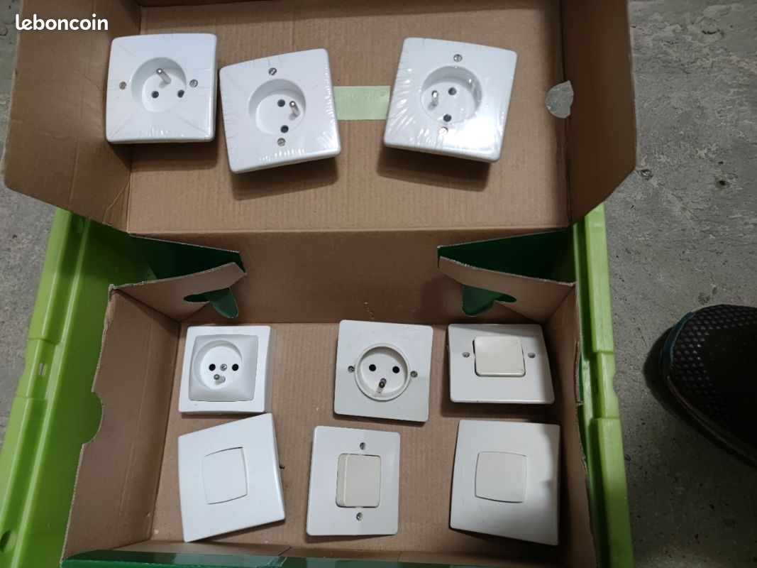 4 interrupteurs et 5 prises (image 1)