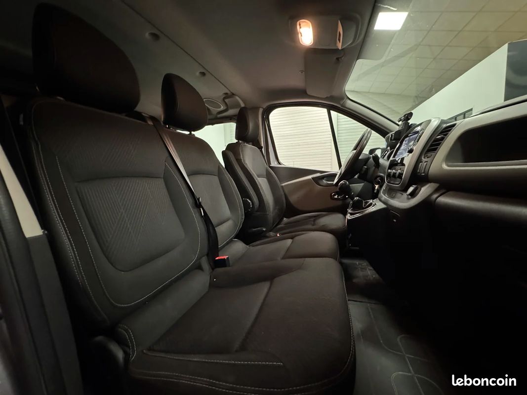 Renault TRAFIC 6 PLACES 140CH + Moteur à Chaine + Entretien OK (image 14)