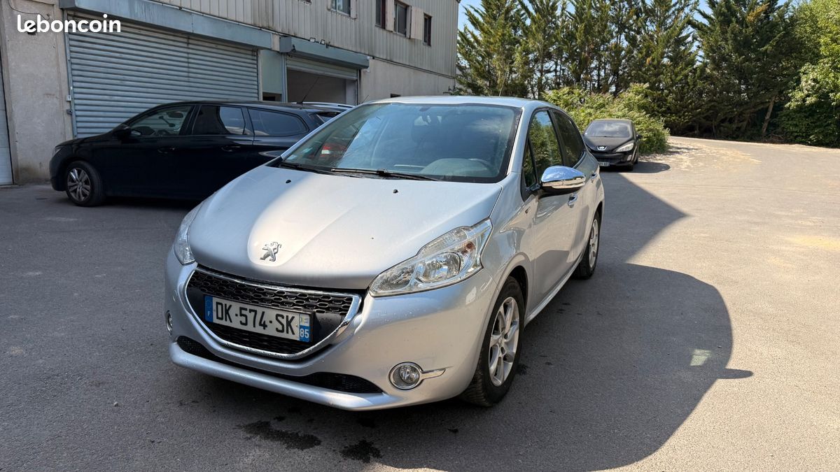Peugeot 208 Active (image 1)