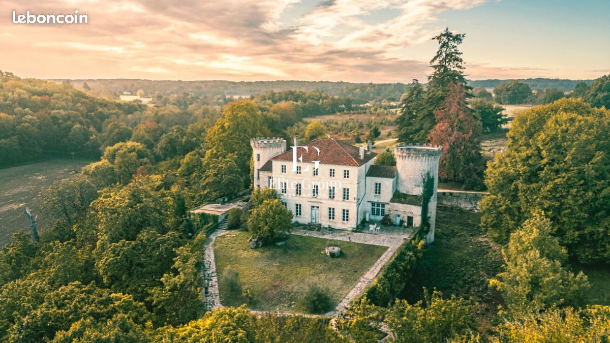 Maison 23 pièces 650 m² · à Angoulême · 650 m² · 1 490 000 €