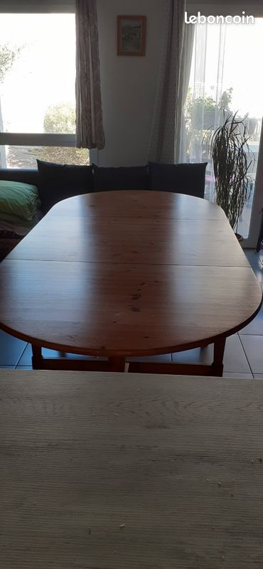 Table bois massif, à venir chercher sur place. Longueur totale 2m15cm . Longueur sans rallonge 74 cm. Largeur 1m5cm . Hauteur 75cm (image 1)