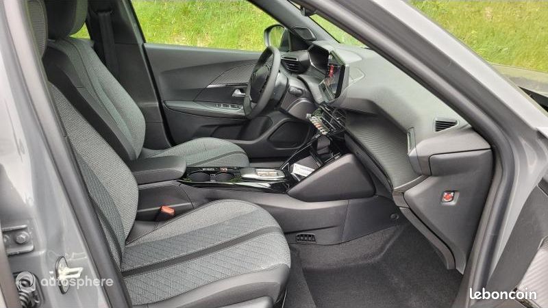 Peugeot 2008 e-2008 156ch 54 kWh Allure (image 16)