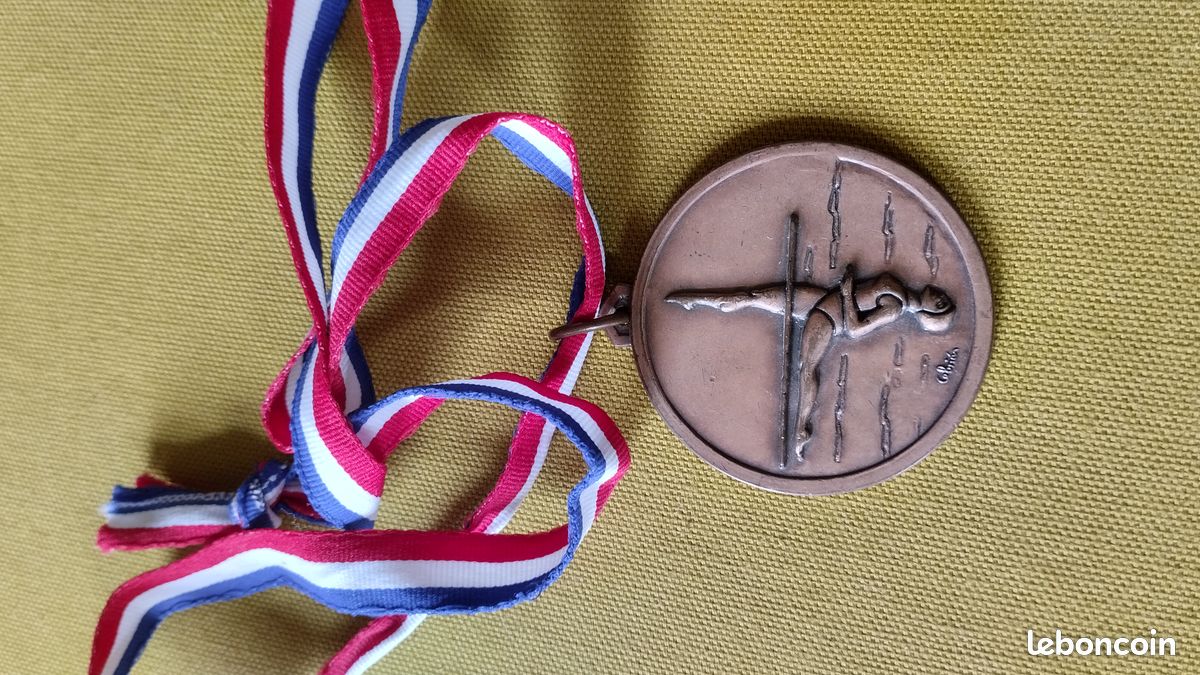 BELLES MEDAILLES ANCIENNES / PENDENTIF NATATION