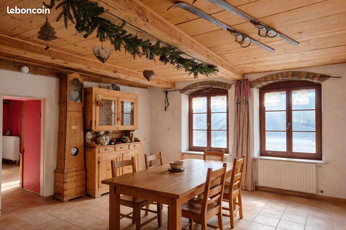 Maison 10 pièces 300 m² · à Orchamps-Vennes · 300 m² · 495 000 €