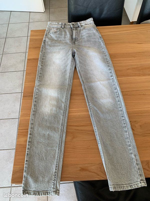 Jean Mom Pull&Bear gris en 32 (XXS). En excellent état (image 2)