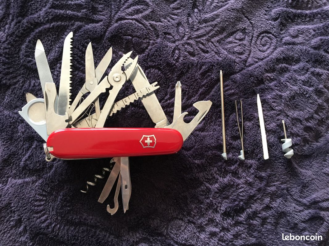 Couteau suisse 33 fonctions Victorinox + étui inclus - Collection
