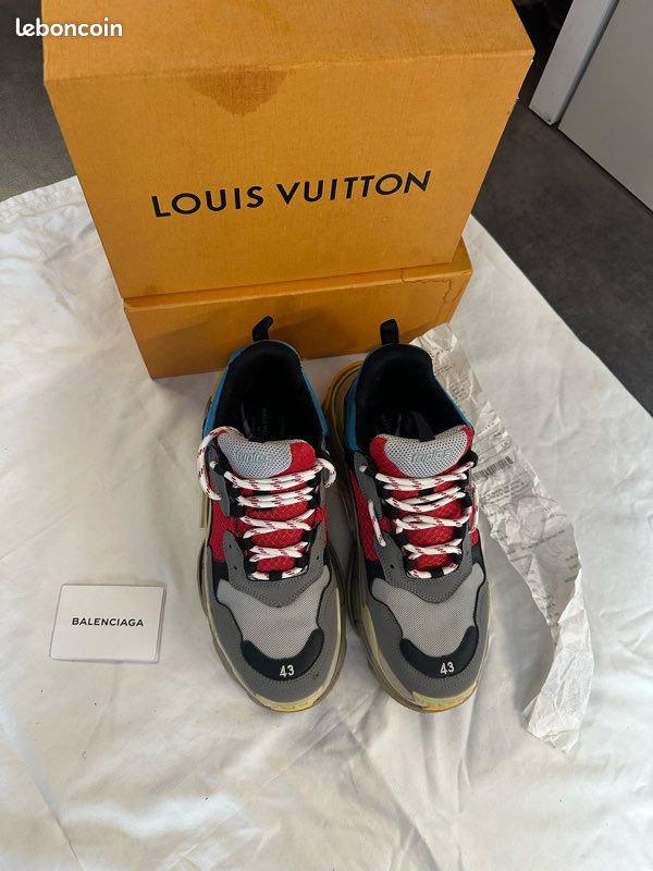 BALENCIAGA Triple S (image 3)