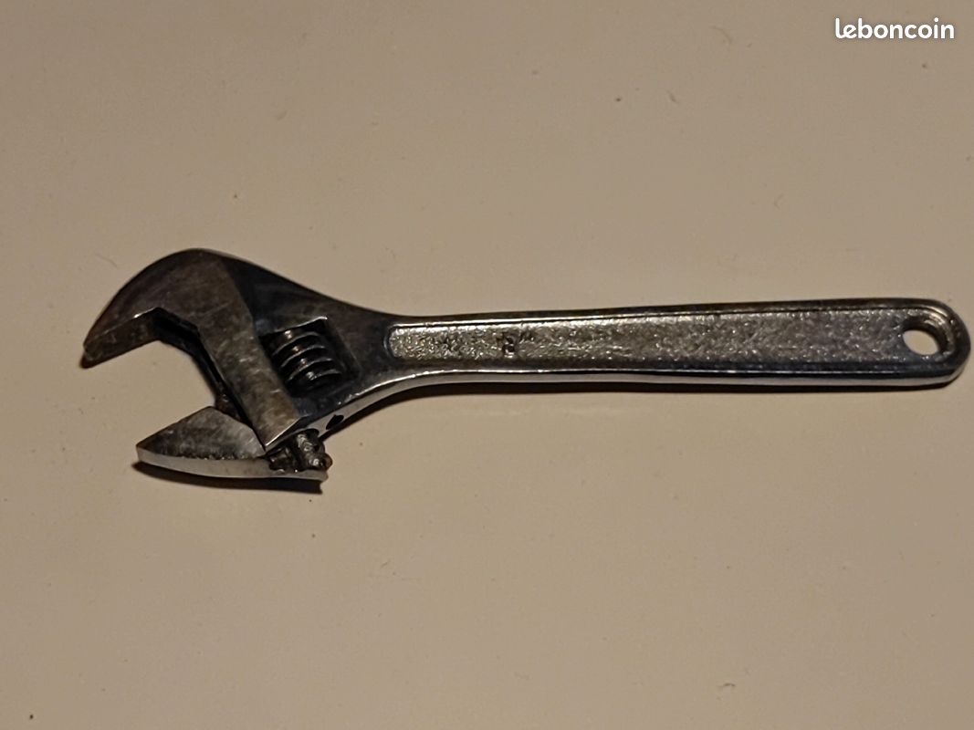 Clef a molette sans marque (image 1)