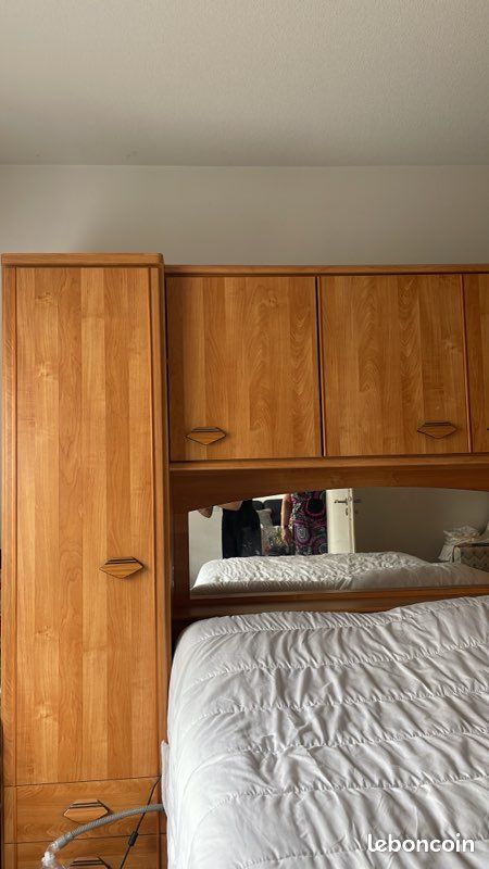 Pont de lit en bois avec miroir et rangements (image 5)