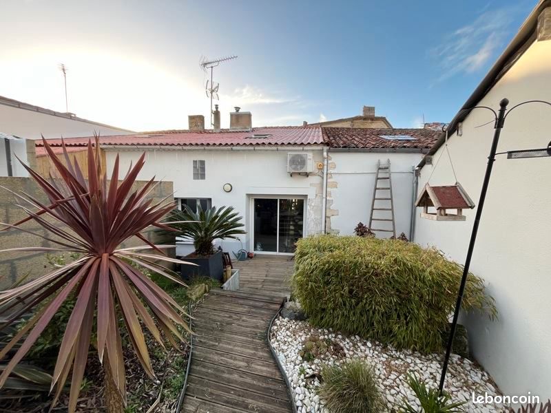 Maison 3 pièces 111 m² · à Semussac · 111 m² · 250 800 €