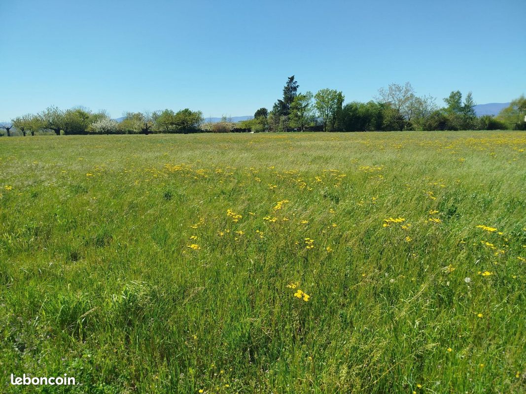 Terrain à bâtir de 894 m² à ANNEYRON (26) · 110 000 €