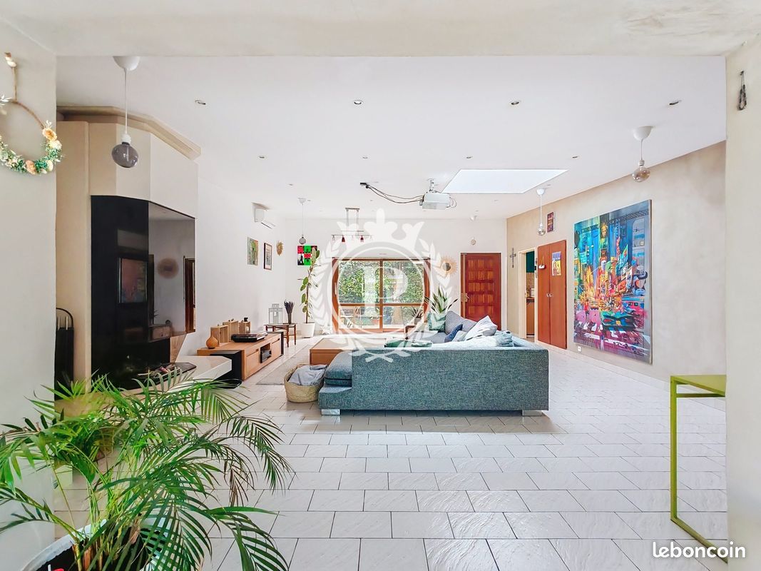 Maison 9 pièces 235 m² · à Bondy · 235 m² · 559 000 €