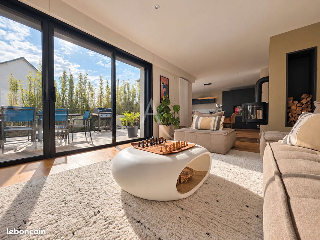 Maison 10 pièces 237 m² · à Saint-Sébastien-sur-Loire · 237 m² · 686 400 €