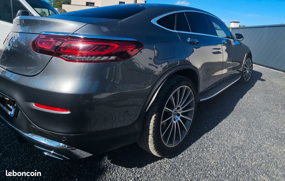 Mercedes GLC Coupé 300d 4MATIC AMG Line – 2019 – Toit ouvrant – Attelage – CarPlay (image 2)