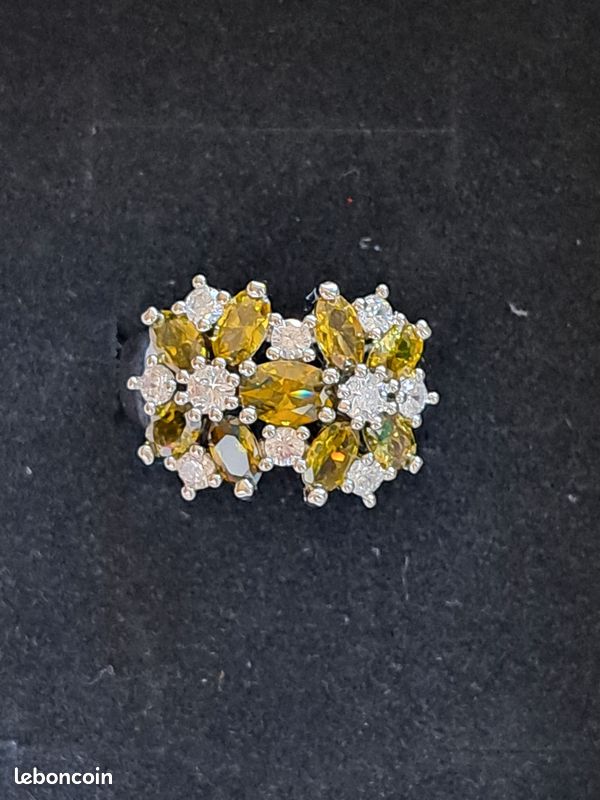 Bague En Argent Massif Navette Verte Olive Avec Zirconiums - Taille 57 - Occasion