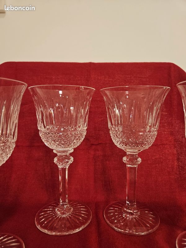 Lot de 4 verres à vin Tommy Saint Louid ébréchés (image 2)