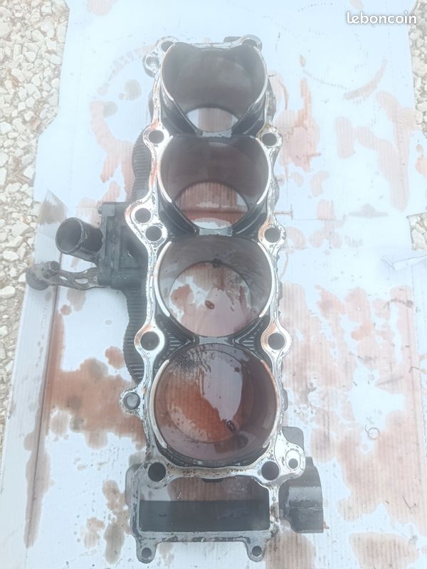 Bloc moteur cylindre/ piston R1 Yamaha (image 2)