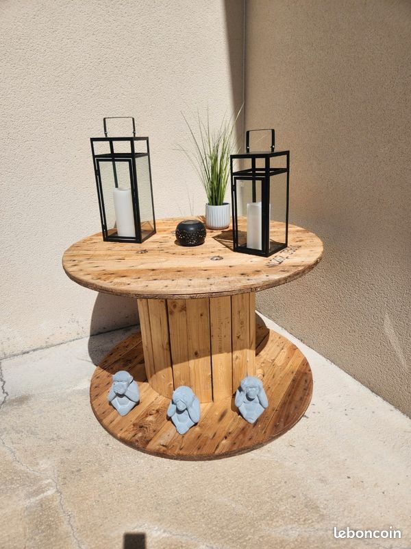 Grand touret en bois Ø118 cm – Table / déco jardin (image 1)